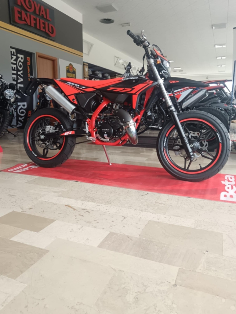 BETA RR MOTARD 50 SPORT LOW SEAT - Motor Show Pesaro Concessionario ...