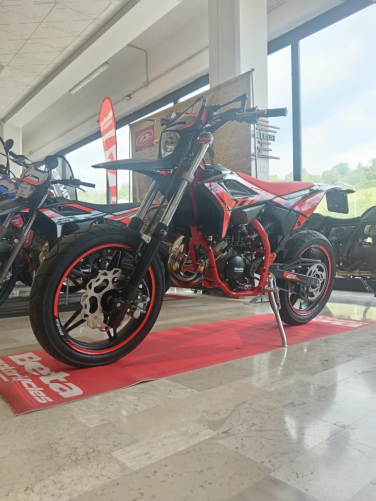 BETA RR MOTARD 50 SPORT LOW SEAT - Motor Show Pesaro Concessionario ...